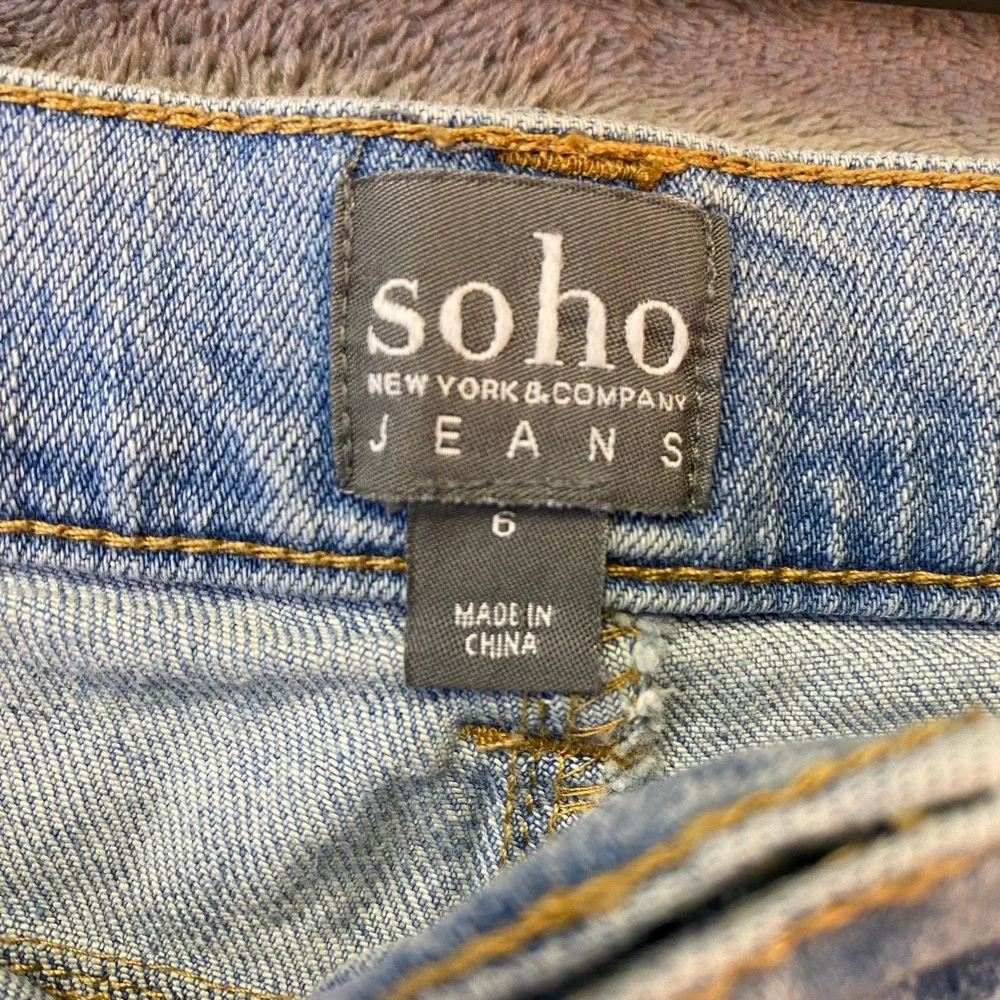 Soho New York & Company Distressed Light Wash Cuffed Denim Shorts Womens Size 6